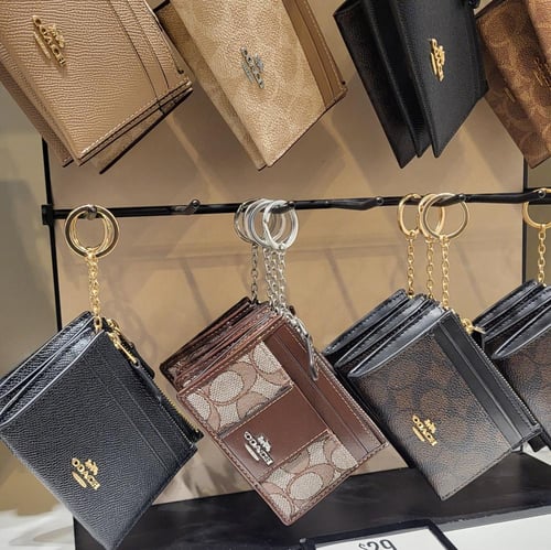 محفظة بطاقات كوتش نسائية