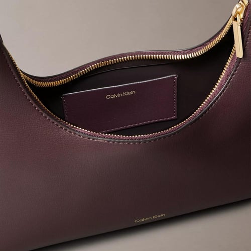 شنطة كتف كالفن كلاين لون برغندي