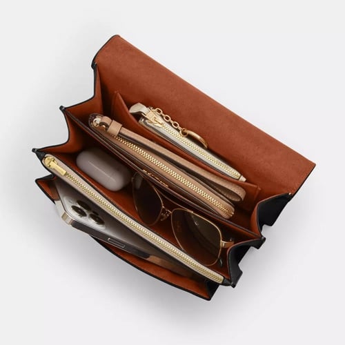 شنطة كوتش كلارا