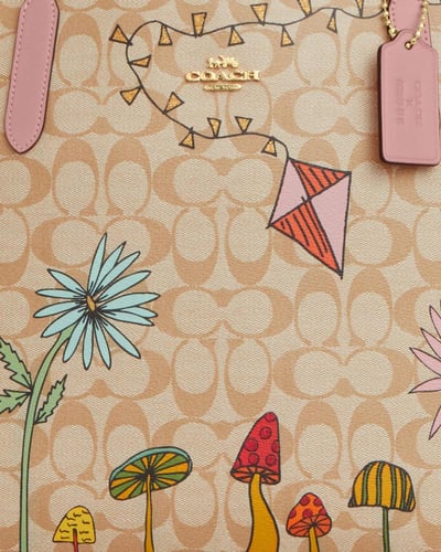 شنطة كوتش كبيره لون مميز