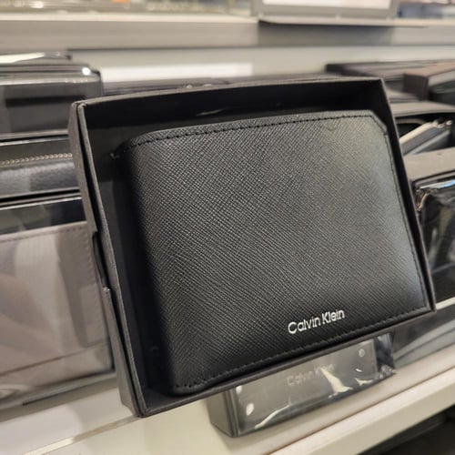 محفظة كالفن كلاين مع محفظة بطاقات شفافه في بوكس