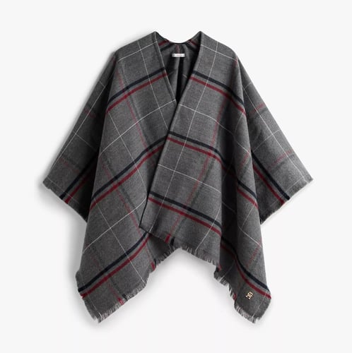 شال ماركة تومي هيلفيغر