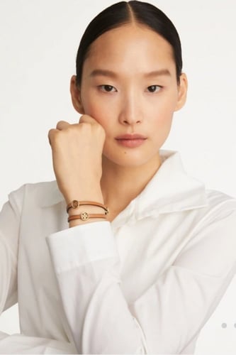 سوارة جميلة من توري بورش دبل جلد