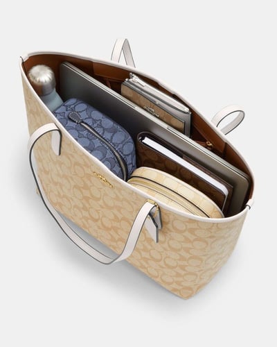 شنطة كوتش كبيره لون مميز