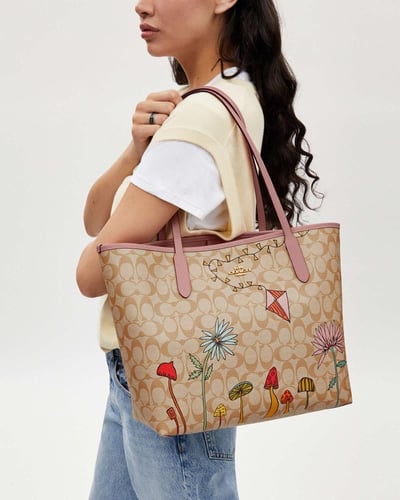 شنطة كوتش كبيره لون مميز