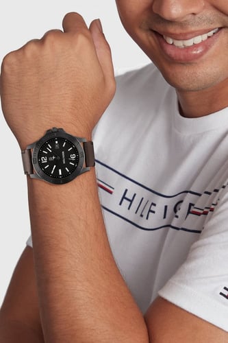 ساعة تومي هيلفيغر كاجوال بني غامق