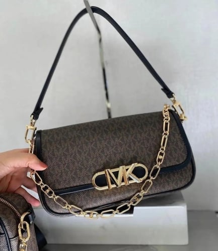 شنطة مايكل كورس كتف راقية أسود سقنتشر