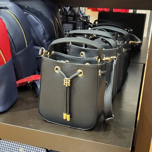 شنطة تومي هيلفيغر صغيرة كروس بودي