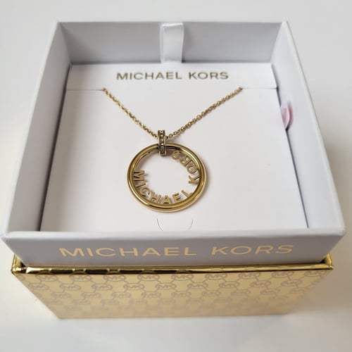 قلادة مايكل كورس ذهبي