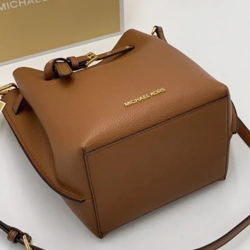 شنطة مايكل كورس بوكيت