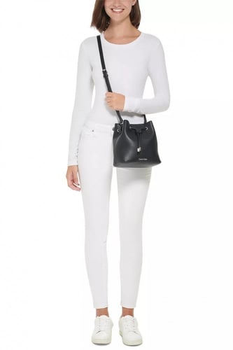 شنط كالفن كلاين قابريانا بوكيت أسود