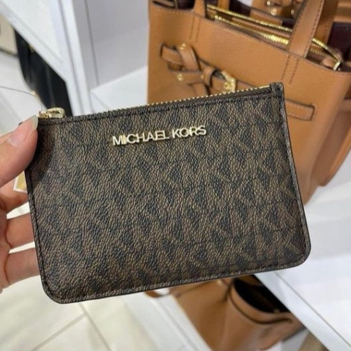 محفظه بطاقات مايكل كورس لون بني شعار MK