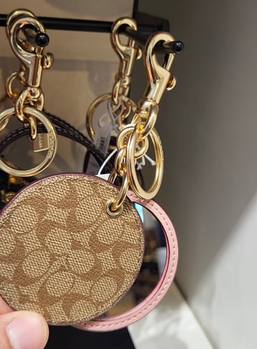 ميدالية كوتش و مرآة