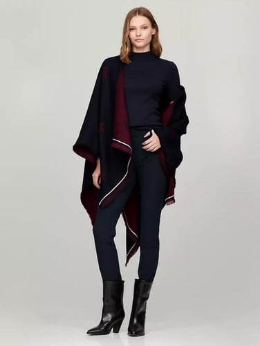 وشاح ماركة تومي هيلفيغر