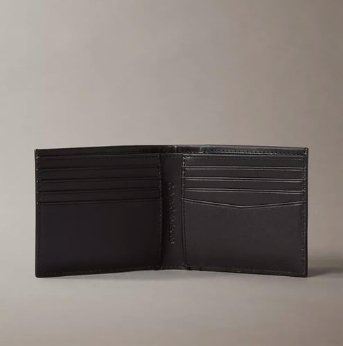 محفظة كالفن كلاين بشعار مونوغرام في بوكس