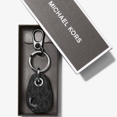 ميدالية مايكل كورس في علبة متعدد الالوان