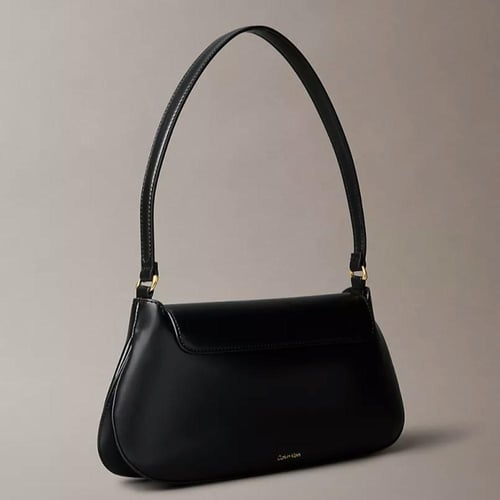 شنطة كتف كالفن كلاين لون اسود