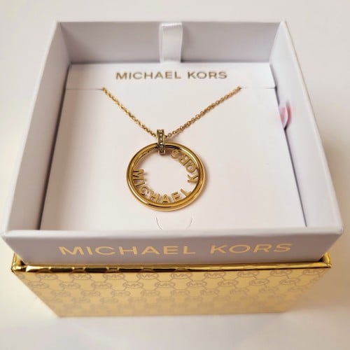 قلادة مايكل كورس ذهبي