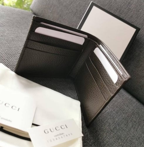 محفظة قوتشي الرجالية