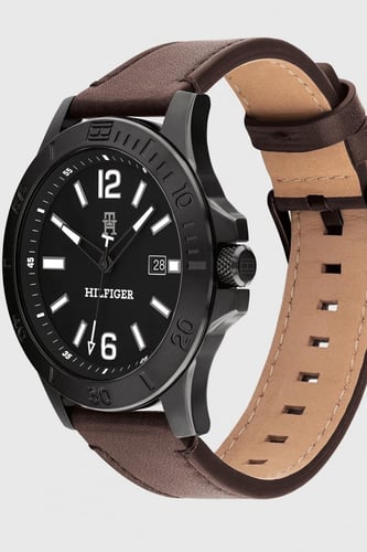 ساعة تومي هيلفيغر كاجوال بني غامق