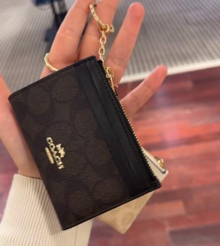 محفظة بطاقات كوتش صغيرة نحيفة سيقنتشر