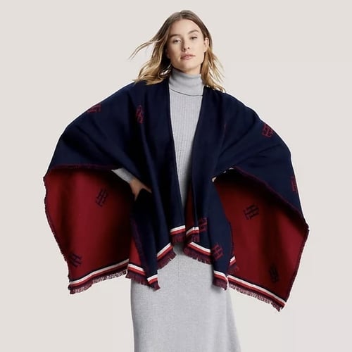 وشاح ماركة تومي هيلفيغر