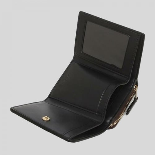 محفظة كوتش صغيرة ثلاثية الطي في قماش التوقيع