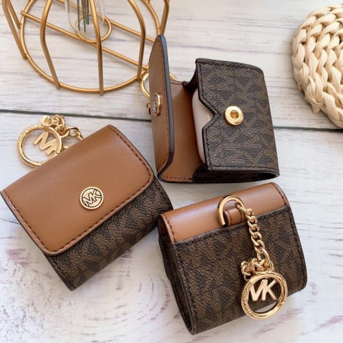 ميدالية وحافظة سماعات ايربود