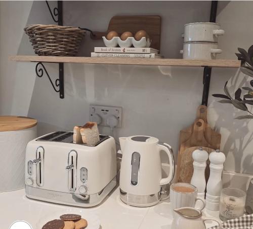 غلايه وتوستر رمادي فاتح