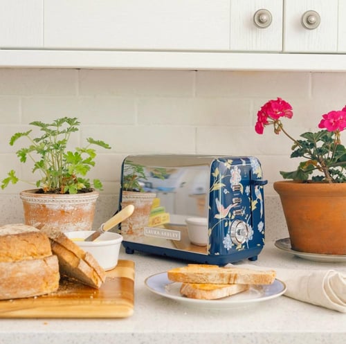 توستر عصافير كحلي صغير