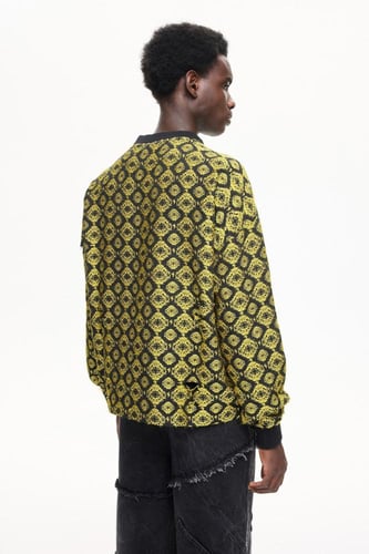 سويت شيرت رجالي منقوش بقصة عادية أصفر Les Benjamin...