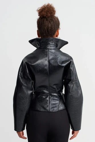 جاكيت أسود لامع ضيق بياقة عالية وسحاب أمامي - أسود...