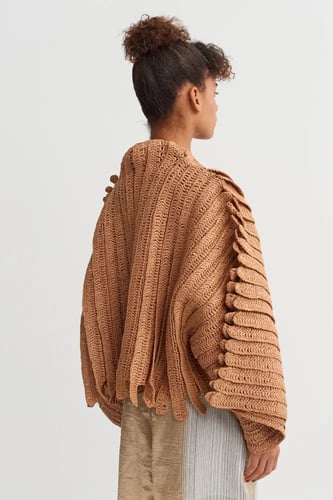 جاكيت مصنوع يدويًا من حبل ورقي - برونزي - إطلالة ف...