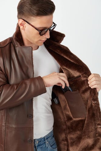 معطف فرو بني للرجال من الجلد الطبيعي من DERIZA - أ...