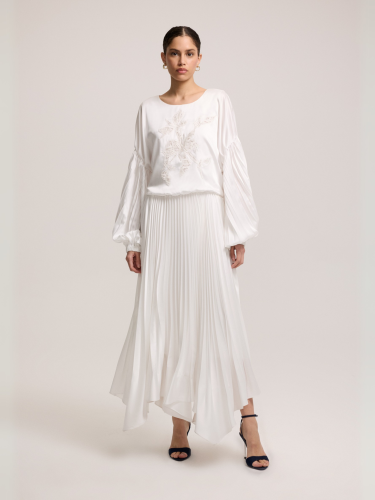 فستان أبيض بتصميم تنورة بليسيه وأكمام منفوخة - لطل...