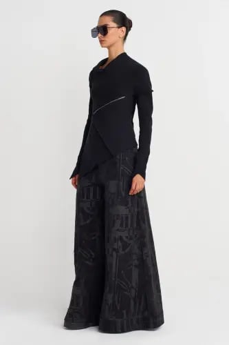 بلوزة سوداء غير متماثلة بسحاب أمامي وأكمام طويلة -...