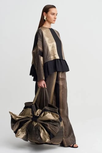 بلوزة كبيرة الحجم مزخرفة بنقوش ذهبية - أسود/ذهبي -...