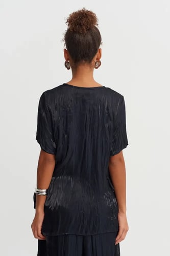 بلوزة نسائية غير متماثلة من الساتان المزخرف - تصمي...