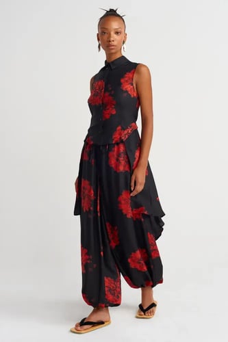 قميص أسود بدون أكمام بنقشة زهور وقصة طويلة من الخل...