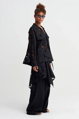 قميص دانتيل بنقشة زهور - أسود - أناقة أنثوية وخطوط...