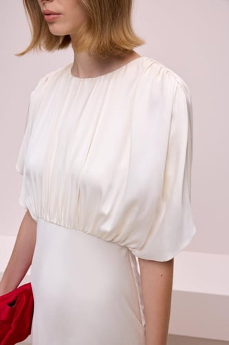 فستان ناعم حريري بخصر مرتفع - أوف وايت - لإطلالة م...