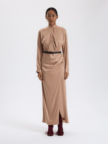 فستان بيج درابيه بياقة مرتفعة وتصميم لف (Wrap) أني...