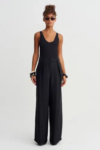 بنطال حريمي مخطط بخصر عالٍ - أسود بألوان متناسقة -...