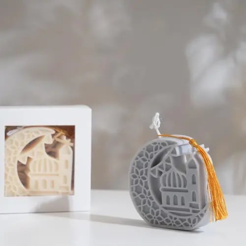 شمعة هلال – رمادي – ديكور منزلي – مقاس 9×9 سم – مز...