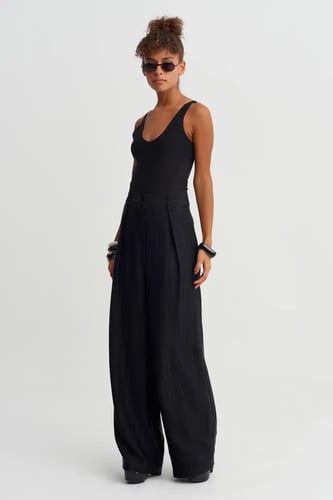 بنطال حريمي مخطط بخصر عالٍ - أسود بألوان متناسقة -...