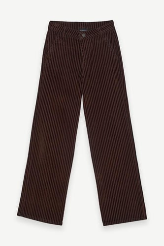 استمتعي بالأناقة اليومية مع البنطال النسائي البني...