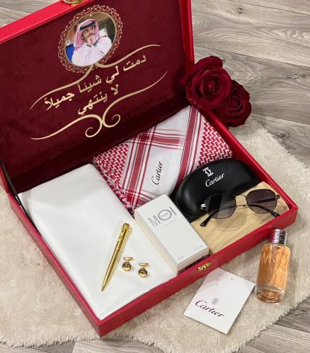 بوكس هدايا رجالي – طقم صيفي مع عطر ونظارة – 5 قطع...