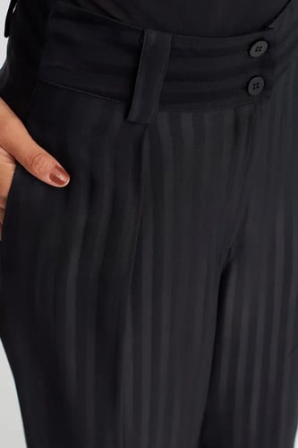 بنطال حريمي مخطط بخصر عالٍ - أسود بألوان متناسقة -...