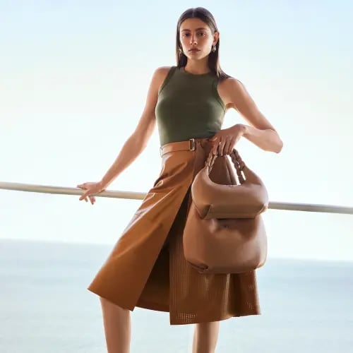 تنورة جلدية نسائية – desa – بني جملي – جلد أملس ومخرم – خصر مرتفع بحزام جلدي وإبزيم معدني – المقاسات M، L – صنع في تركيا