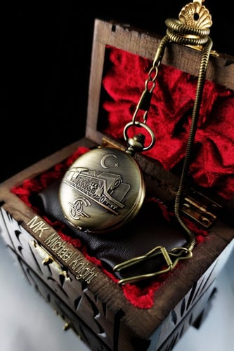 ساعة الجيب في صندوق خشبي خاص Michael Knight